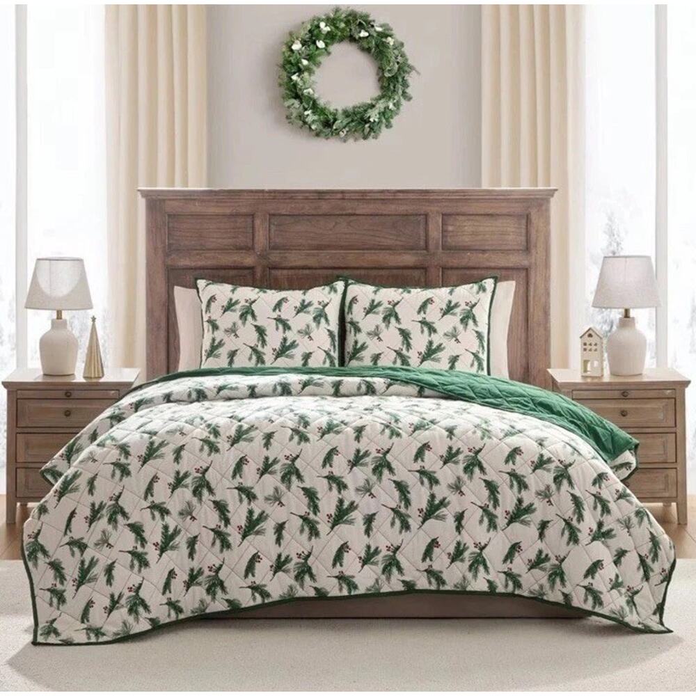 Hallmark‎ Queen Flannel Greenery Print Quilt Set